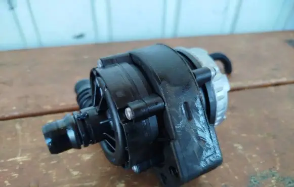 Citroen C4 III e-C4 Electric auxiliary coolant/water pump 9827557880