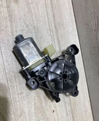 Audi Q3 F3 Rear door window regulator motor 5Q0959802