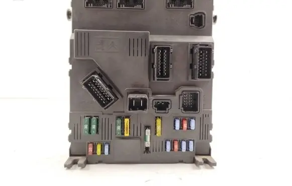 Peugeot 407 Fuse module 120104700L