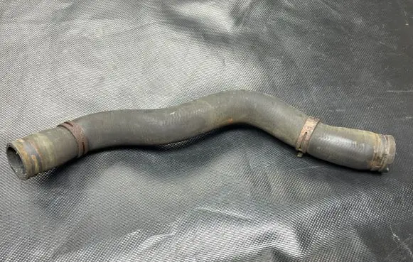 Opel Insignia A Engine coolant pipe/hose 13239142 565563897