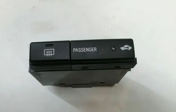 Toyota Avensis T250 Windscreen/window heater switch 8479005130