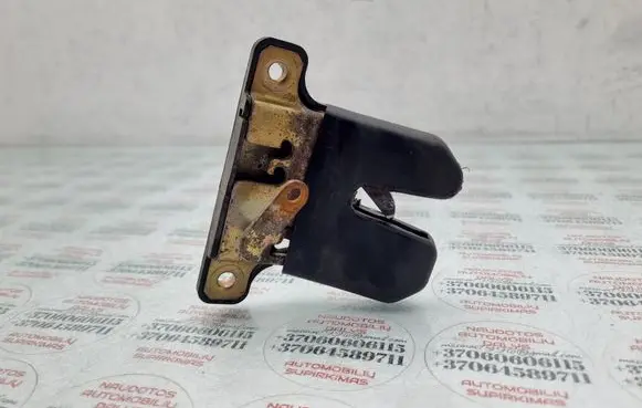 Audi A4 S4 B5 8D Tailgate/trunk/boot lock/catch/latch 8D5827505