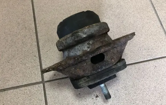 Land Rover Range Rover Sport L320 Engine mount bracket KKB500441G
