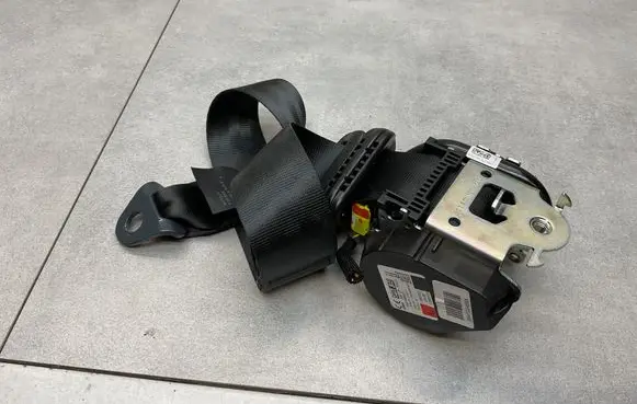 Peugeot 2008 II Rear seatbelt 640748800F