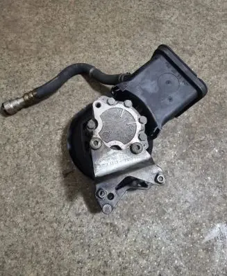 BMW 5 E39 Power steering pump mounting bracket 2247599 7691340172