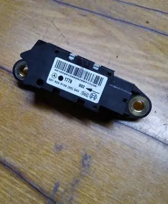 Mercedes-Benz E W211 Airbag deployment crash/impact sensor 0018209126
