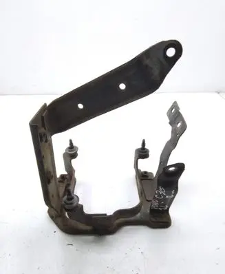 Volvo C30 Power steering pump mounting bracket 