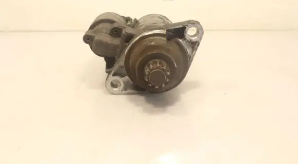 Volkswagen Golf V Starter motor 0001120408