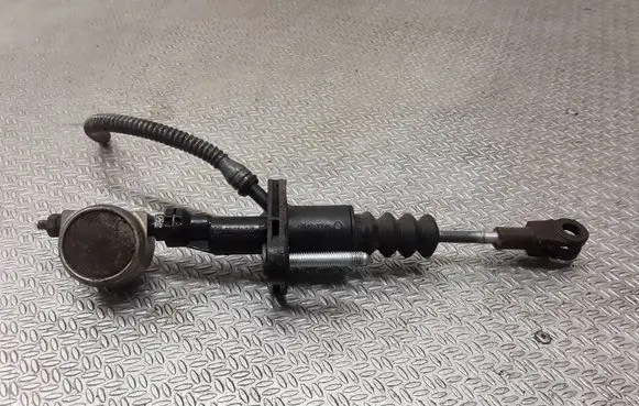 Opel Zafira B Clutch master cylinder 90581565