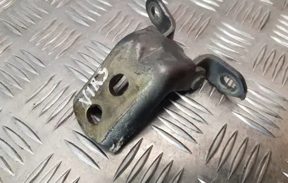 Nissan Primera Front door upper hinge