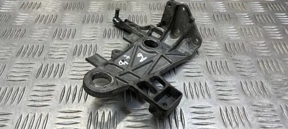 Mercedes-Benz E W212 Engine mounting bracket A6510902241