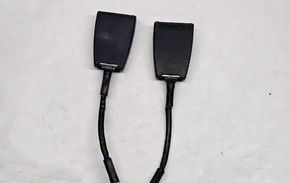 Mercedes-Benz S W126 Rear seatbelt buckle 1268600569 1268600469