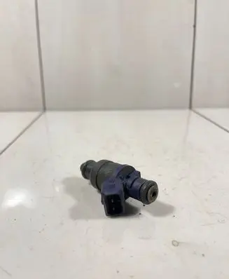Audi A4 S4 B5 8D Fuel injector 078133551L