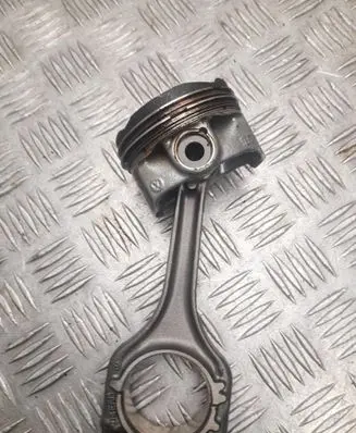 Volkswagen Golf VIII Piston with connecting rod 04EAM