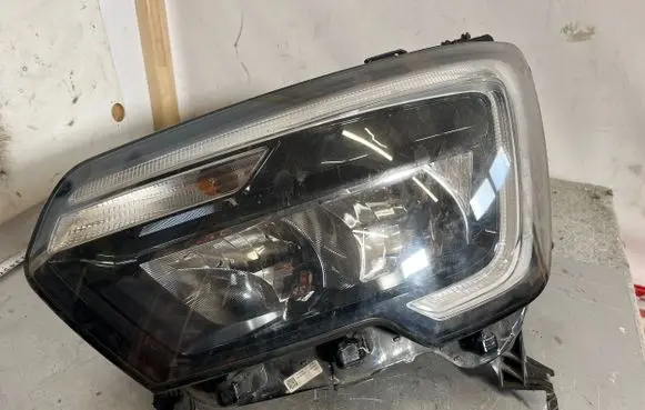 Renault Master III Headlight/headlamp 260607867R 200220211520