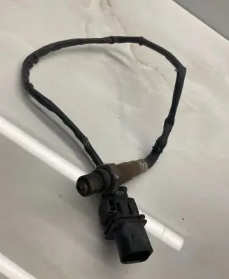 Volkswagen Touran II Lambda probe sensor 03L906262G 0281004085 03L906282C