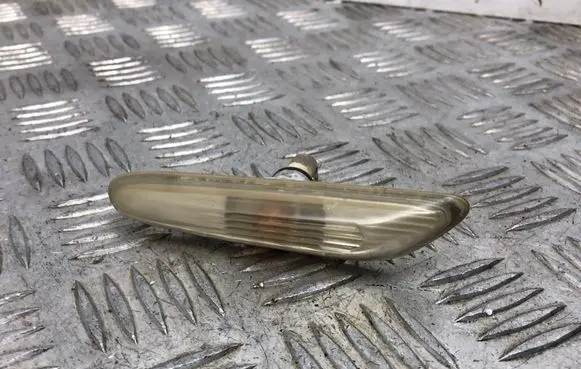 BMW 5 E60 E61 Front fender indicator light 8382104