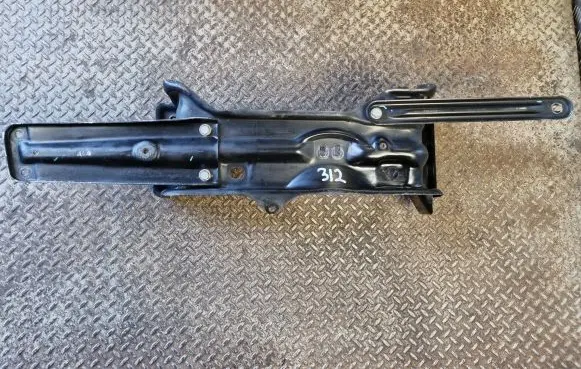 Gearbox mounting bracket