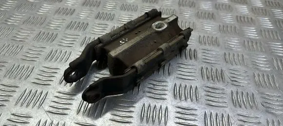 Volvo S60 Engine mount bracket 8G9N6P082BA