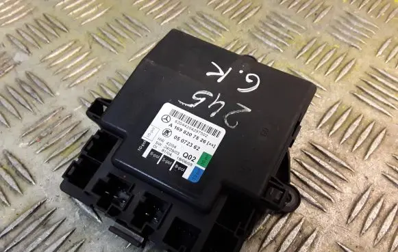 Mercedes-Benz A W169 Door control unit/module 1698207526 A1698207526