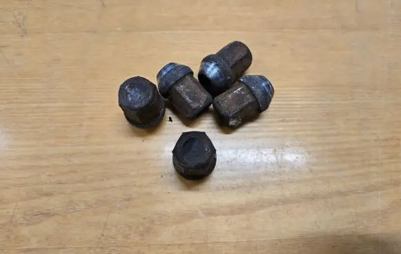 Mazda CX-7 Nuts/bolts 