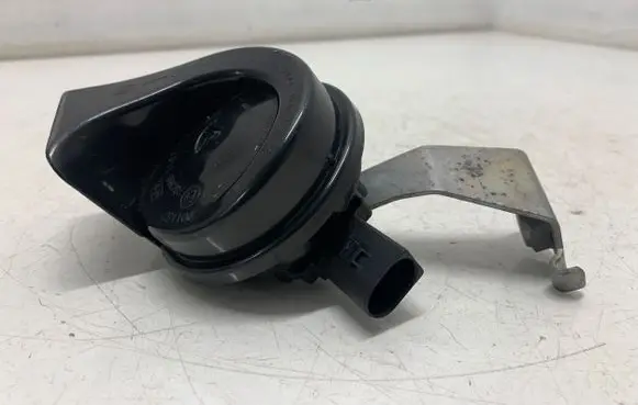 Volkswagen Beetle A5 Horn signal 5C0951181F 001157