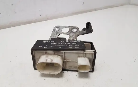 Volkswagen Polo Coolant fan relay 1J0919506M