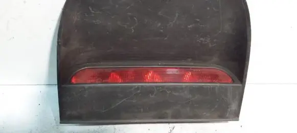 Mitsubishi Carisma Third/center stoplight