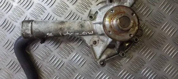 Mercedes-Benz E W124 Water pump 11951945