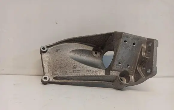 Volvo S90, V90 Engine mounting bracket 31370633