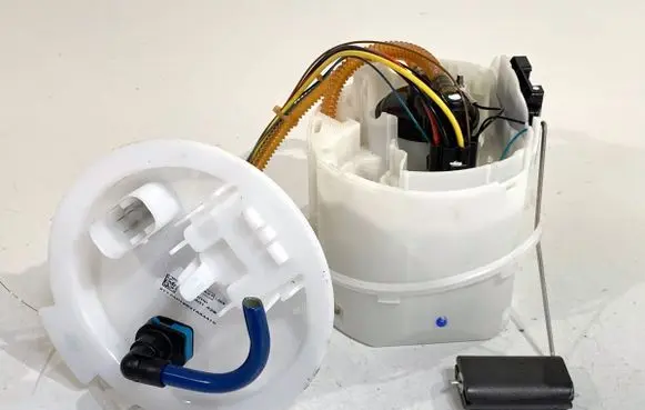 BMW 5 G30 G31 G38 In-tank fuel pump 9468627