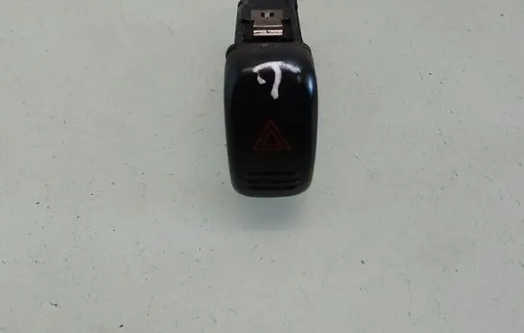 Opel Frontera B Hazard light switch M16328
