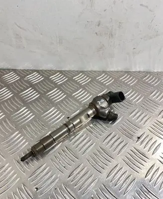 Volkswagen Touran III Fuel injector 04L130277AC