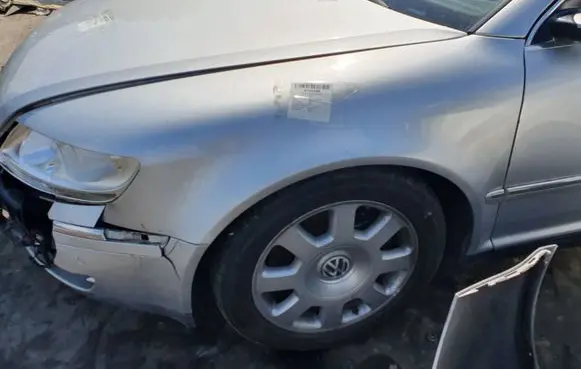 Volkswagen Phaeton Fender LG9R SREBRNY
