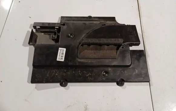 Mercedes-Benz B W245 Other trunk/boot trim element A1698310145