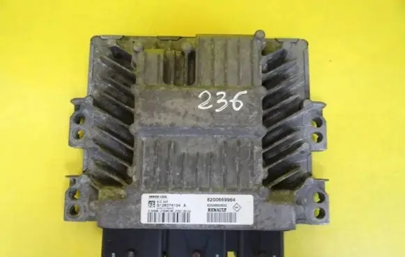Renault Clio III Engine control unit/module S126074104A 8200669964