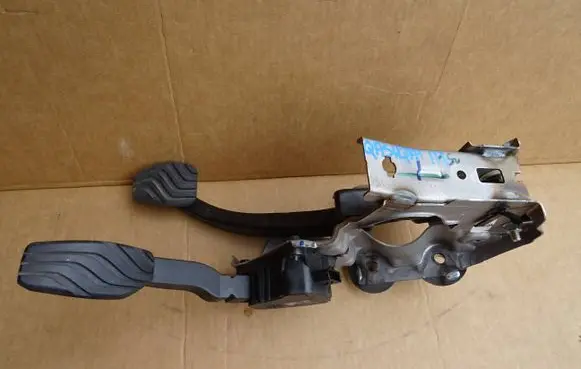Nissan Qashqai J12 Pedal assembly 180026UA3B