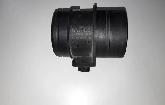 Volkswagen Tiguan Mass air flow meter 03L906461A