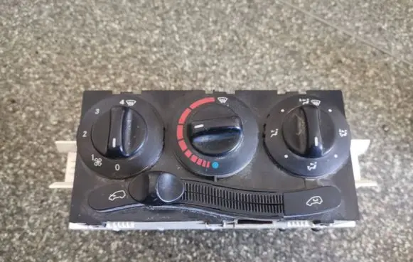Mercedes-Benz A W168 Climate control unit 1688300385