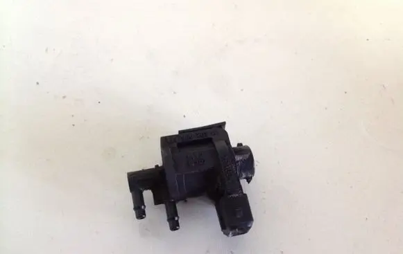 Volkswagen Golf IV Turbo solenoid valve 1J0906283A