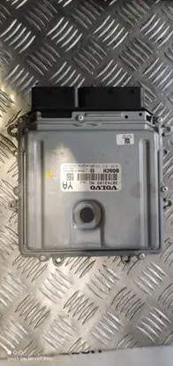 Volvo V70 Engine control unit/module 30743103