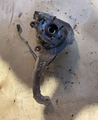 Nissan Pathfinder R51 Front wheel hub spindle knuckle