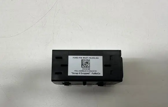 Ford Mustang VII USB socket connector MU5T19J252AA MU5T19J252