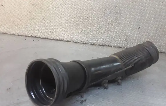 Volkswagen PASSAT B6 Air intake duct part 06B129627E