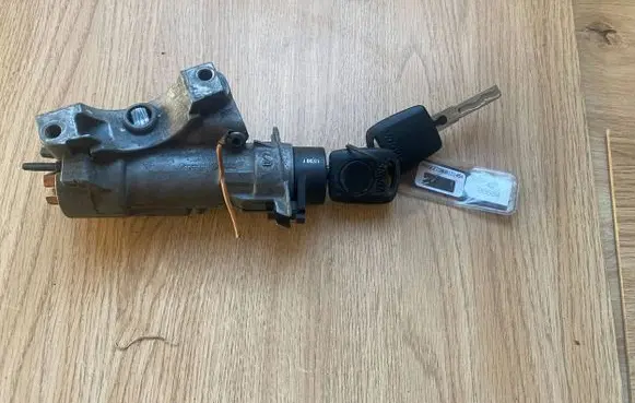 Seat Ibiza IV (6J,6P) Ignition lock 4B0905851C 1398