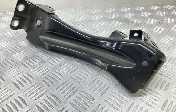 Audi TT TTS Mk2 Fender mounting bracket 8J0821135F