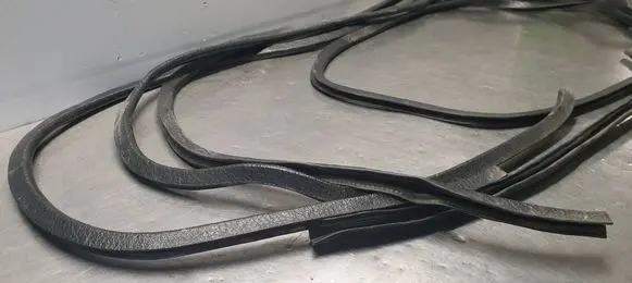 Volvo 240 Rubber seal sliding door (on door) 