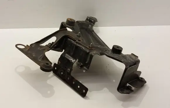 Volkswagen Jetta VI Hybrid/electric vehicle battery bracket 5C0972597B