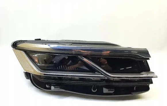 Volkswagen Touareg III Headlight/headlamp 761941082
