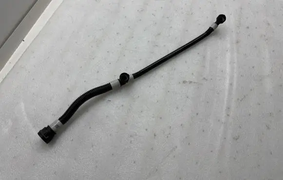 Tesla Model Y Electric car engine cooling hoses/pipes 107757600F